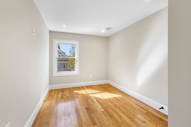 Building Photo - 31 Woodale Ave