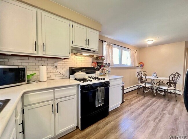 Foto del edificio - 264 Meadowlawn Rd