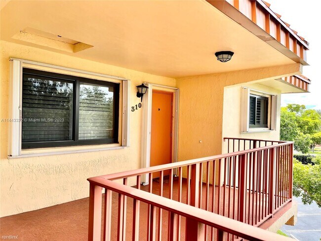 Building Photo - 3 br, 2 bath House - 7451 NW 16th St # 310