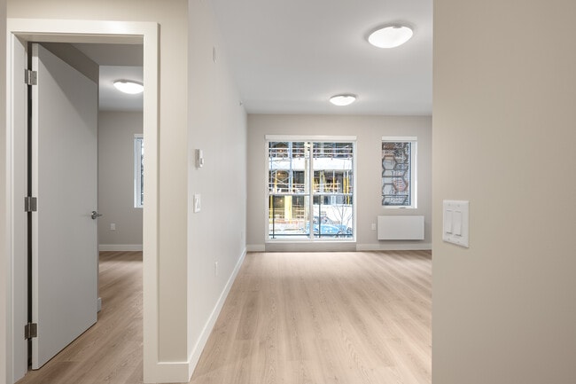 Building Photo - 641 Claremont