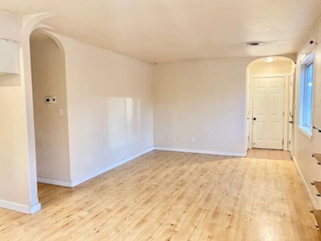 Foto del edificio - Cozy 2 Bed, 1 Bath, Attached Garage Home on a Large Corner Lot in FOCO