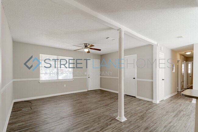 Building Photo - Holiday Special! Half Months Rent Free, Si...