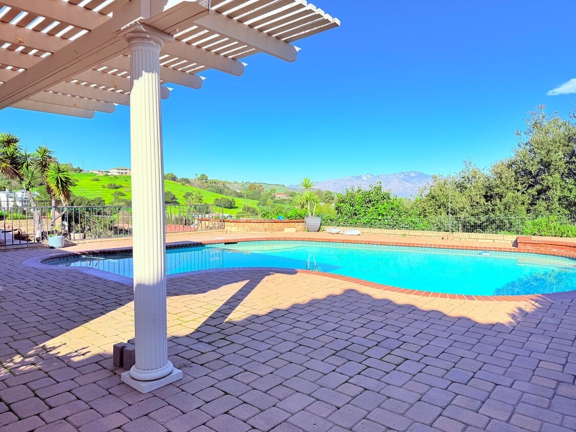 Foto del edificio - 3 Bedroom Beautiful Home with a stunning view