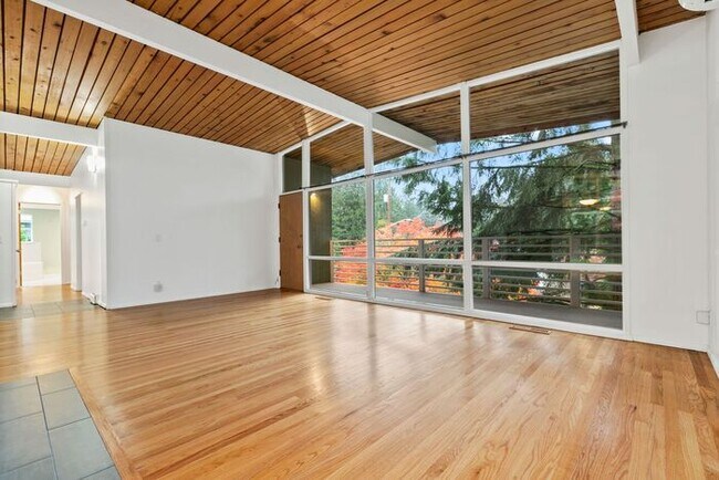 Building Photo - Lovely AIR CONDITIONED Mid-Century Modern ...