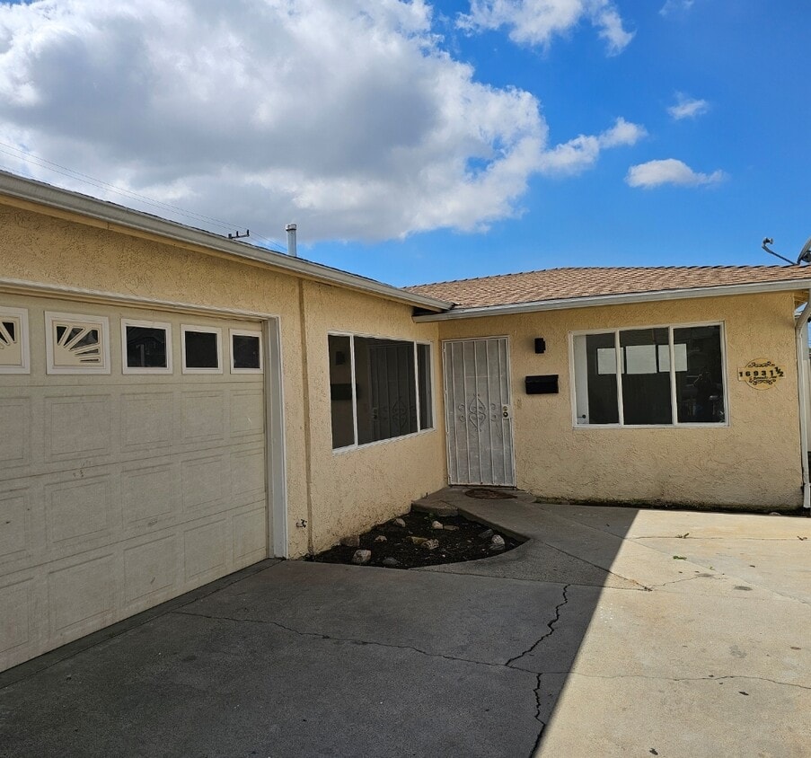 Primary Photo - 16931 S Berendo Ave