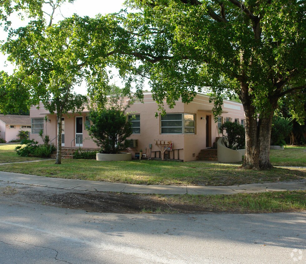 Building Photo - 100 SE 13th St