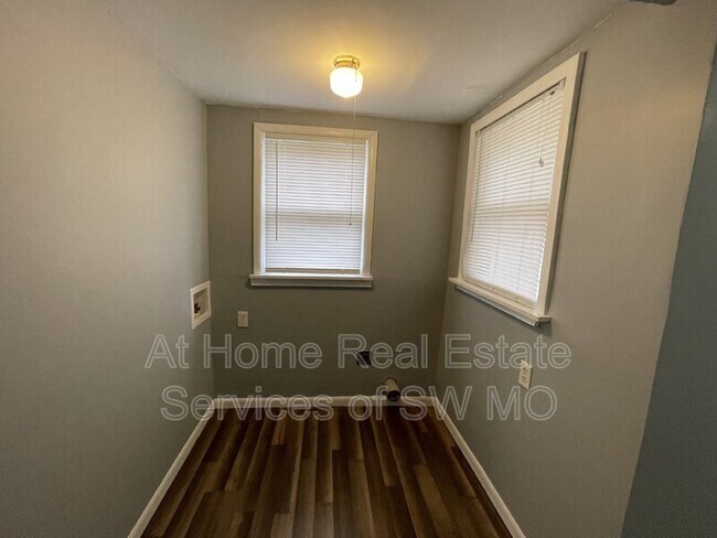 Building Photo - 1732 W Thoman St