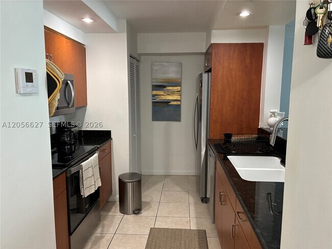 Building Photo - 6917 Collins Ave