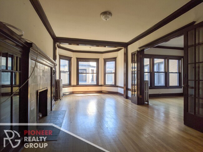 Building Photo - 2422 N Sawyer Ave