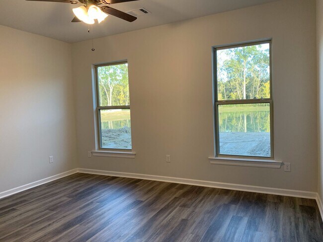 Building Photo - 4 Bedroom Single Family Home in Gonzales