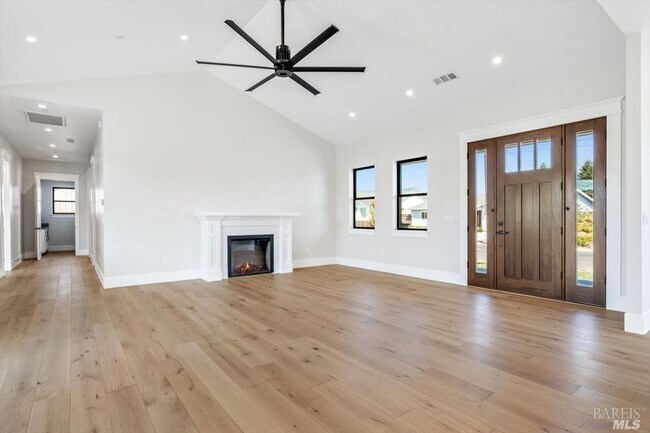 Foto del edificio - Beautiful 3 Bed 2.5 Bath Home in Larkfield Wikiup Neighborhood $5,000 per month!