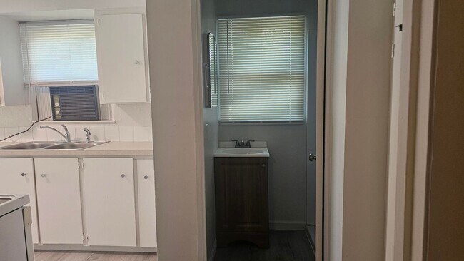 Building Photo - Jean Street 4 Plex