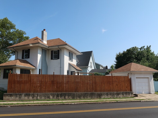 Building Photo - 1286 Oakwood Ave