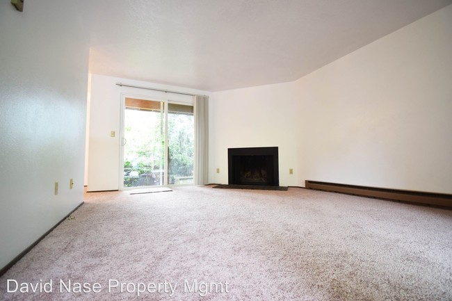 Building Photo - 4450 SW 96th Ave