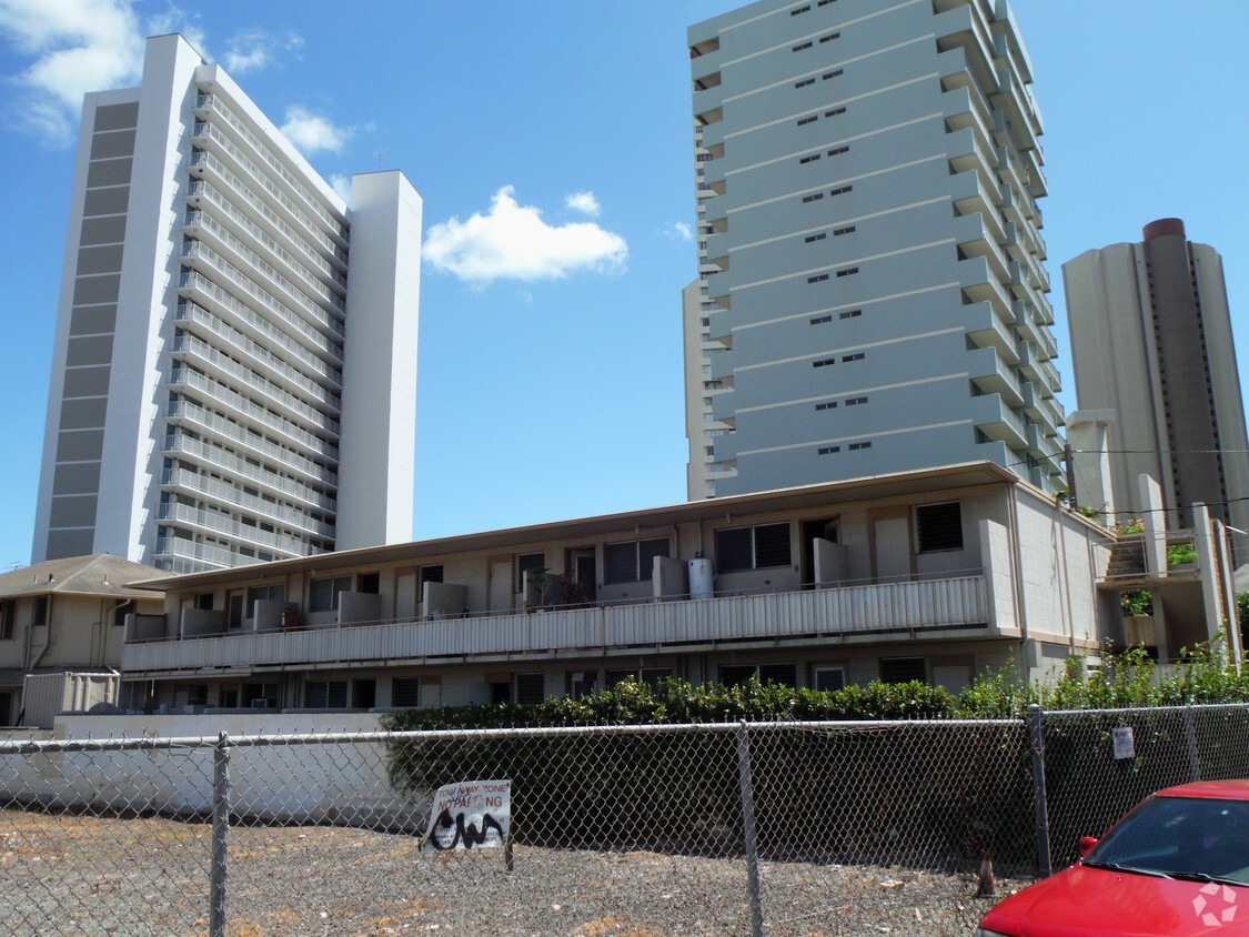 Building Photo - 2551 Kapiolani Blvd