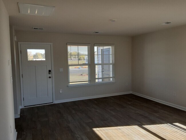 Building Photo - 3 bedroom / 2 bath Brand New Smart Home