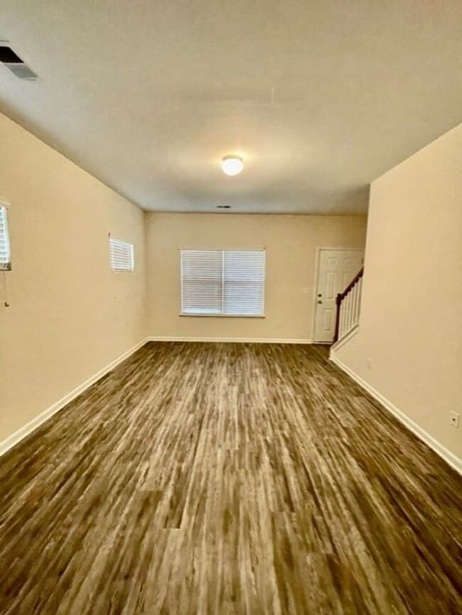 Foto del edificio - Luxurious 2 story 3 bedroom 2.5 bath townhomes. Located in Salisbury.