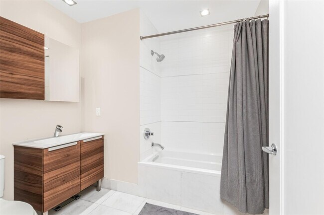 Foto del edificio - 701 Ridge Hill Boulevard