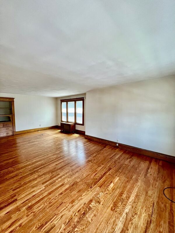 Building Photo - 41 Bell St