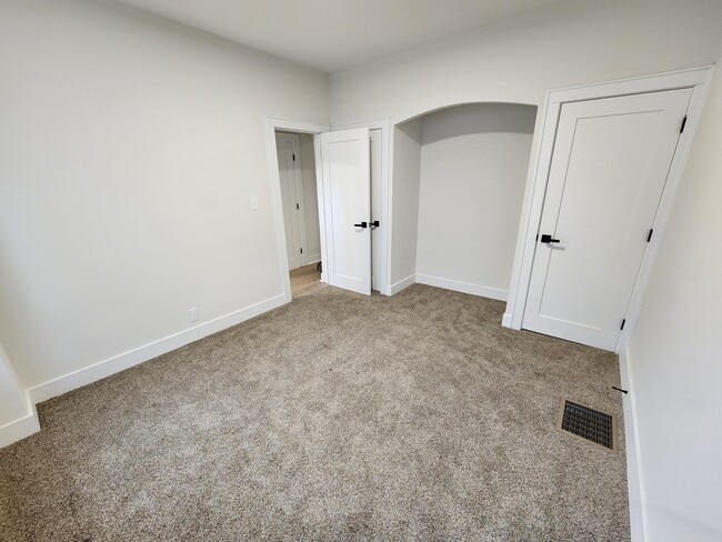 Building Photo - 29 W Patterson Ave