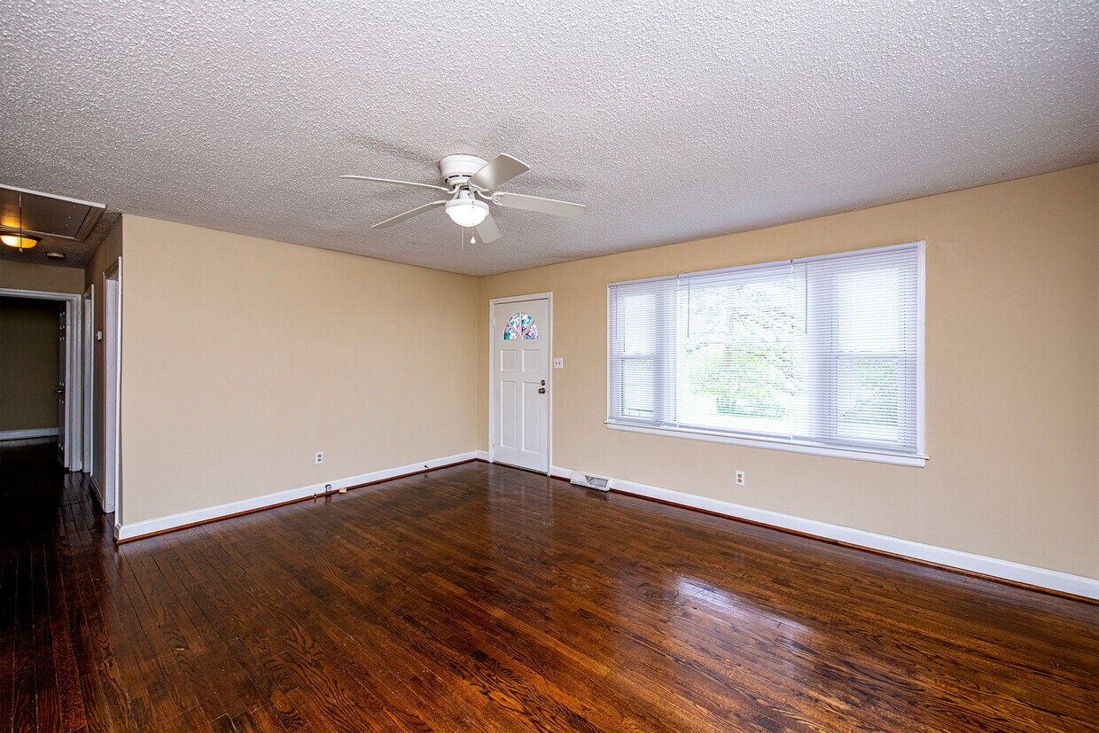 Foto del edificio - 2711 Springbrook Cir