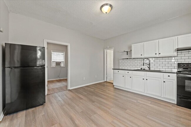 Foto del edificio - 1701 Fletcher Ave