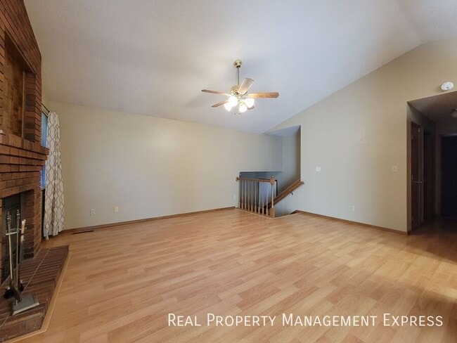 Foto del edificio - Great 4 Bed 2 Bath House with 2-stall atta...