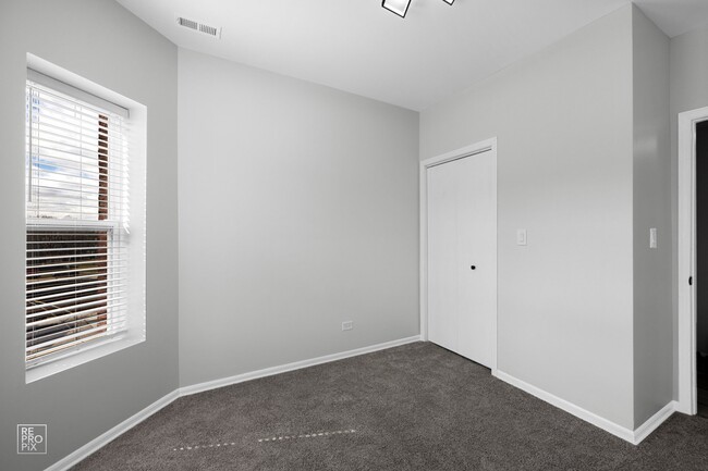 Foto del edificio - 4750 S Calumet Ave