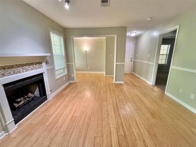 Building Photo - 2132 River Heights Walk SE