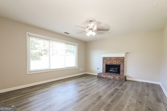 Building Photo - 1086 Maria Dr