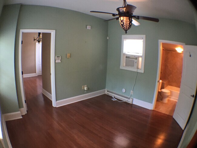 Foto del edificio - 929 N Highland Ave NE