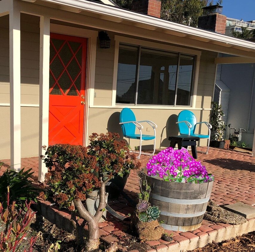 Building Photo - 3/2 single level ocean view home