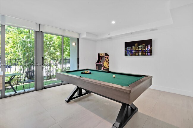 Foto del edificio - 9350 E Bay Harbor Dr