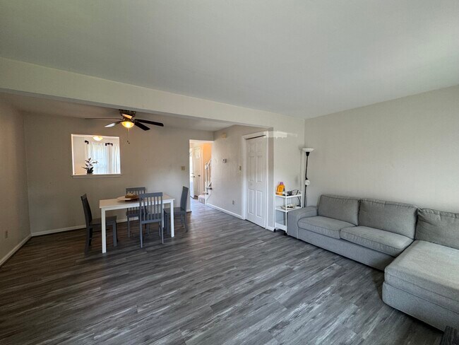 Foto del edificio - 5047 Reese Dr N