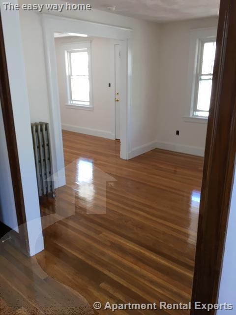 Building Photo - Medford/Tufts 2+ Bed, 1 bath