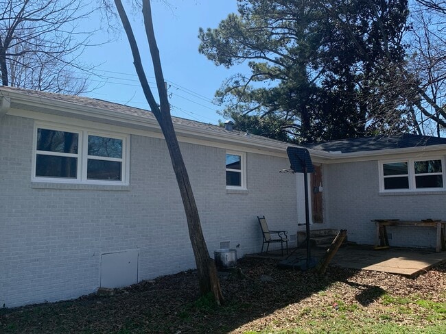 Building Photo - 2700 Sparkman Dr NW