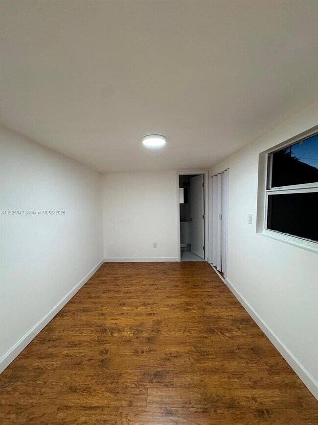 Foto del edificio - 10805 NW 10th Ave