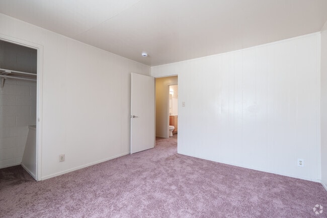 2BR, 1BA - 800SF - Primary Bedroom - Park Manor