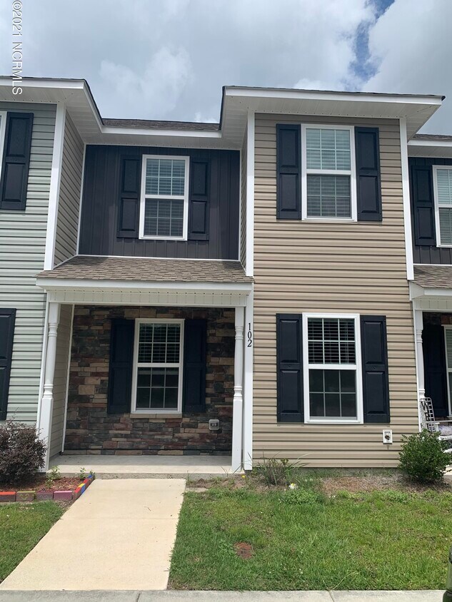 102 Meadow Way, Havelock, NC 28532 Townhome Rentals in Havelock NC