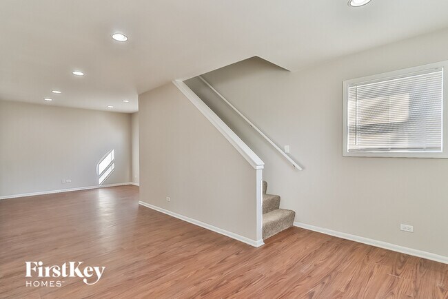 Building Photo - 121 Highmoor Dr