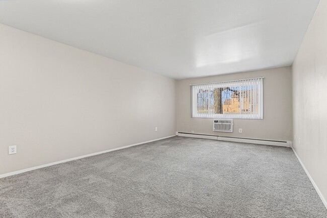 Building Photo - Country Chalet