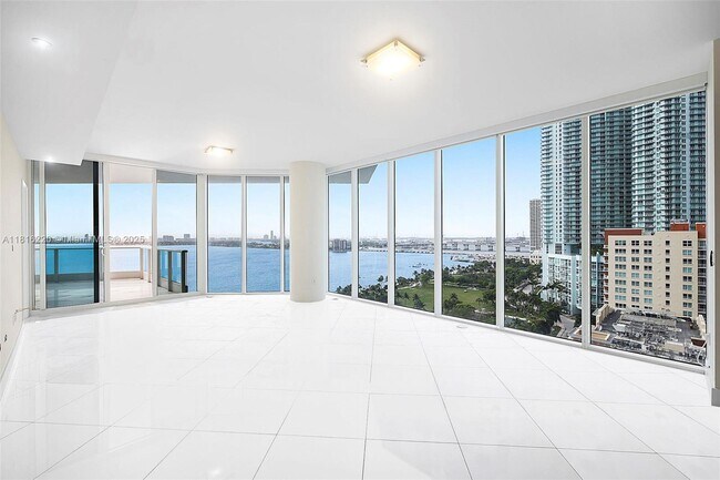 Foto del edificio - 2020 N Bayshore Dr