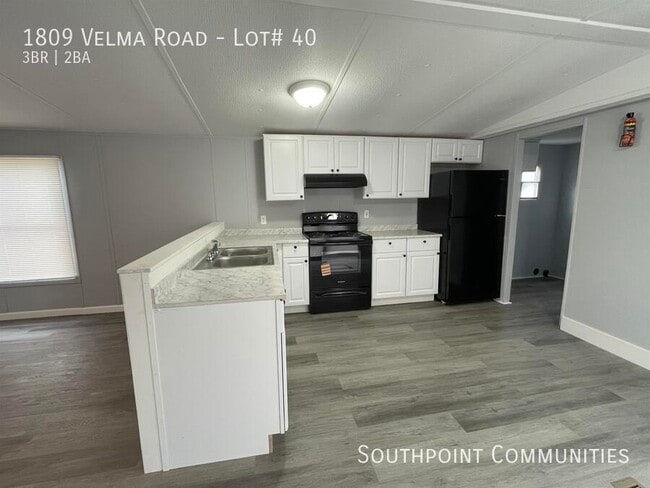 Building Photo - 1809 Velma Rd