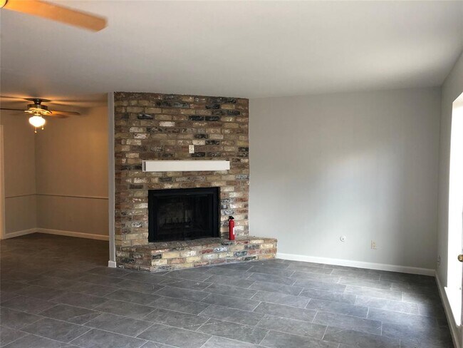 Building Photo - 1059 Willow Oaks Cir