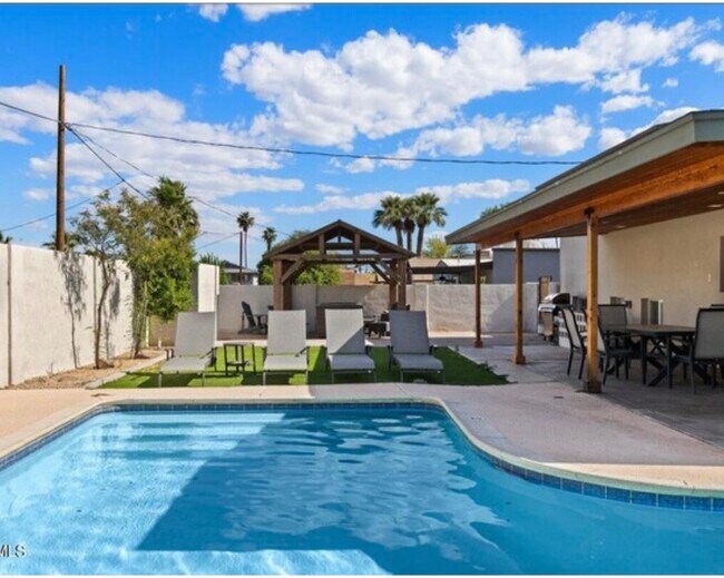 Foto del edificio - 6513 N 86th Pl