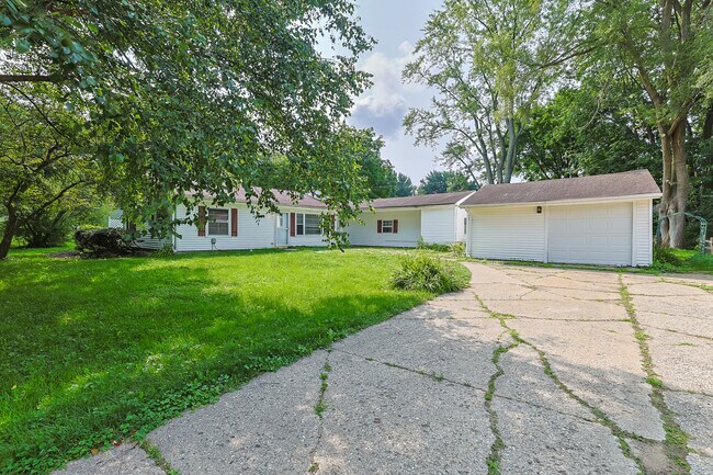 Building Photo - 13065 W Blanchard Rd