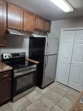 Building Photo - 305 Shirley Dr