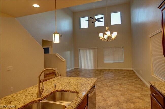 Building Photo - 5748 Shadow Bend Dr