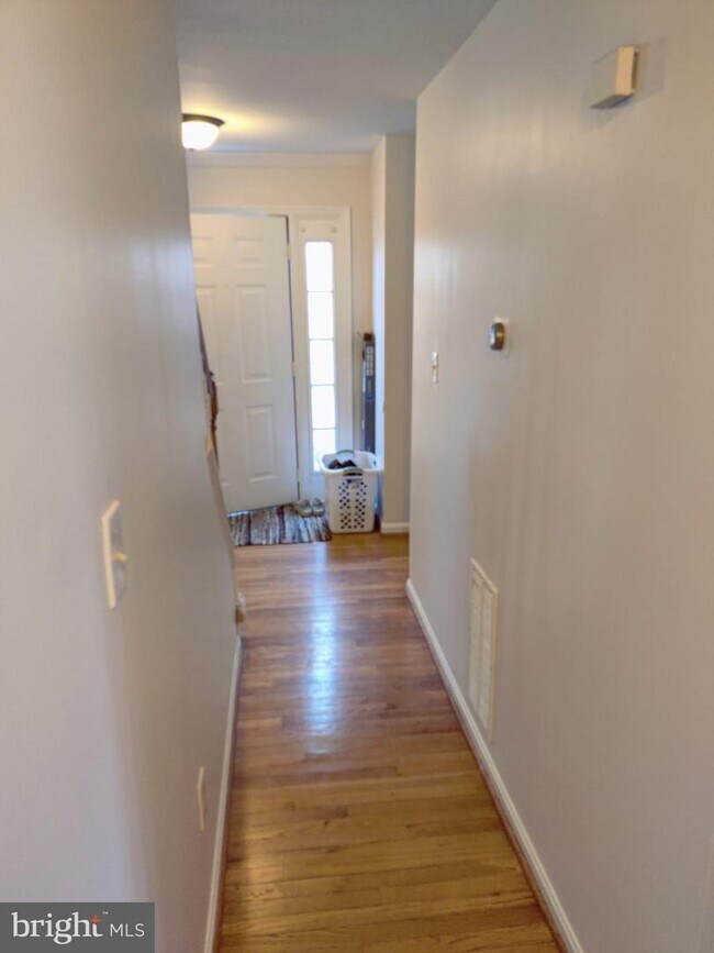 Building Photo - 9662 Eaton Woods Pl