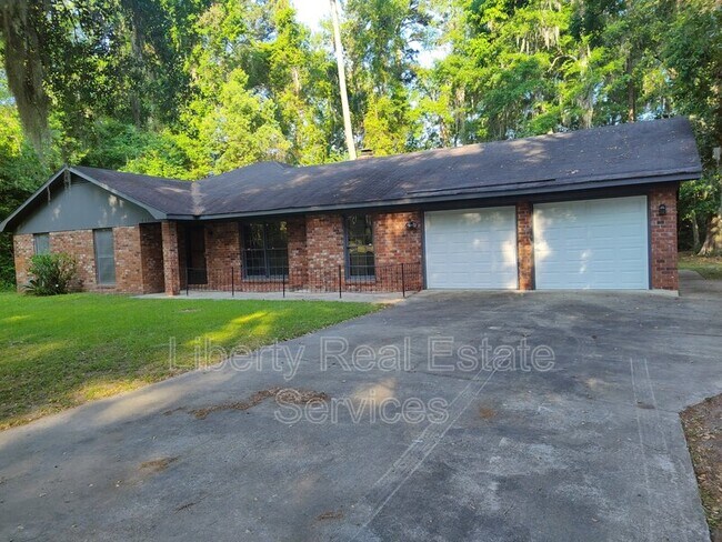 Building Photo - 407 Woodland Dr